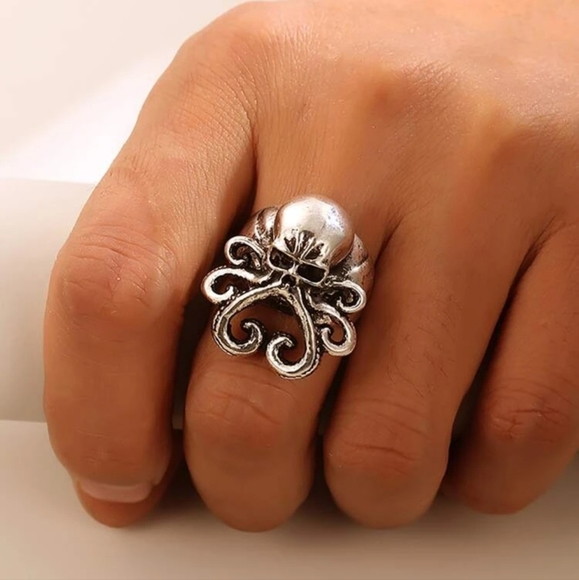 None Other - Mens Cthulhu Skull Ring Atique Silver Tone Ring Heavyweight Ring